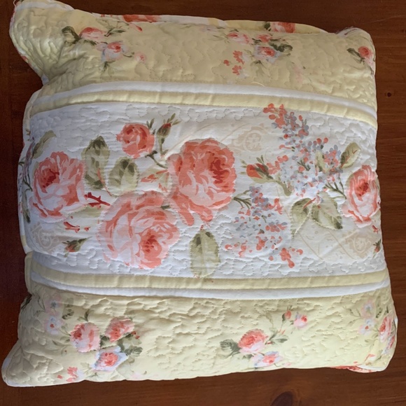 King Croscill Yellow Comforter Set - Picture 4 of 5